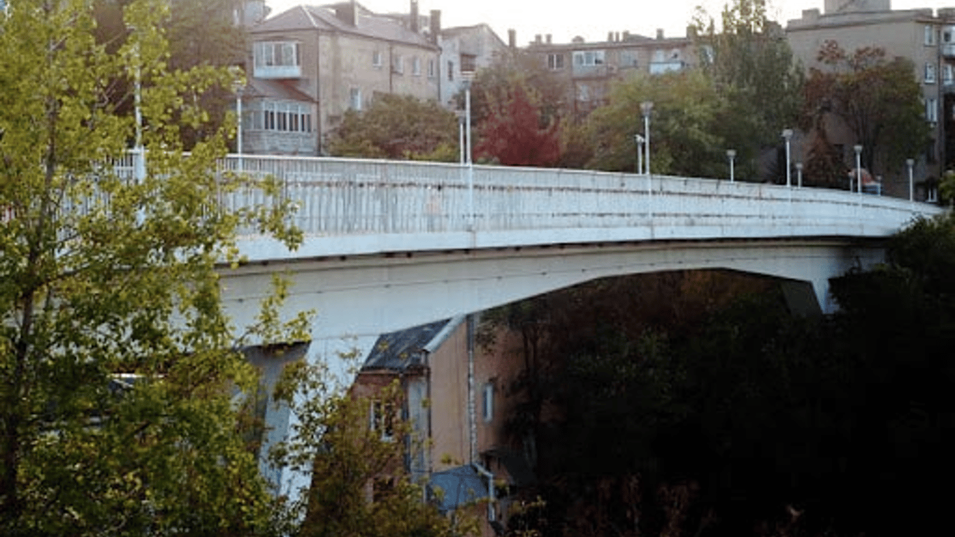В Одессе на Тещином мосту мужчина грозился прыгнуть