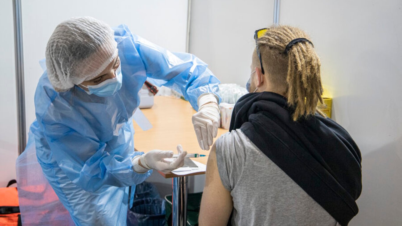 Вакцинацию в МВЦ в Киеве переносят на 17-18 июня