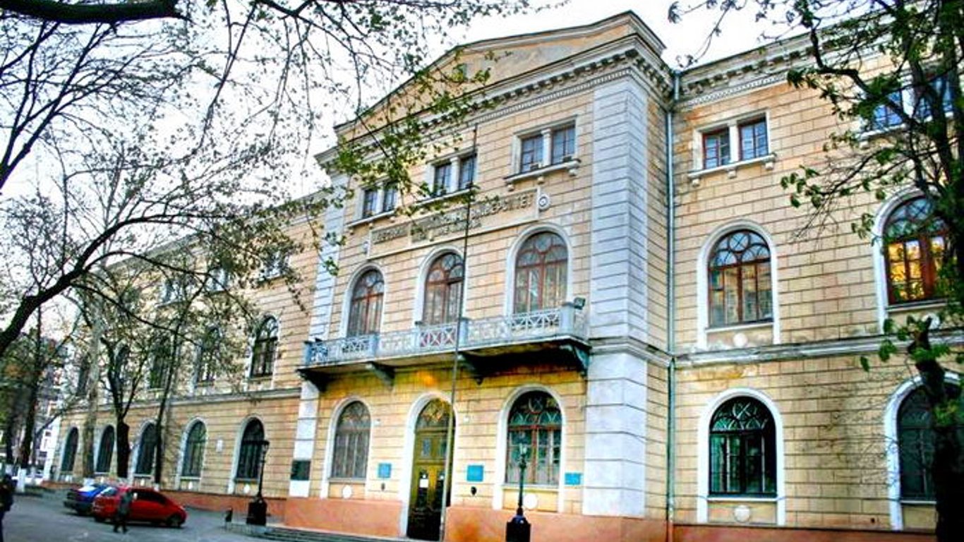 Неизвестные пытались проникнуть на территорию университета в Одессе