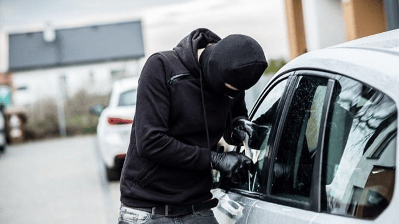 В Одессе будут судить иностранца, который ограбил авто на глазах у владельца