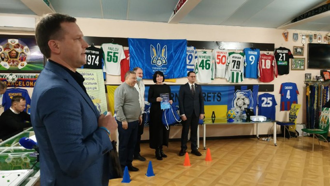 Одесским учителям вручили дипломы Украинской ассоциации футбола