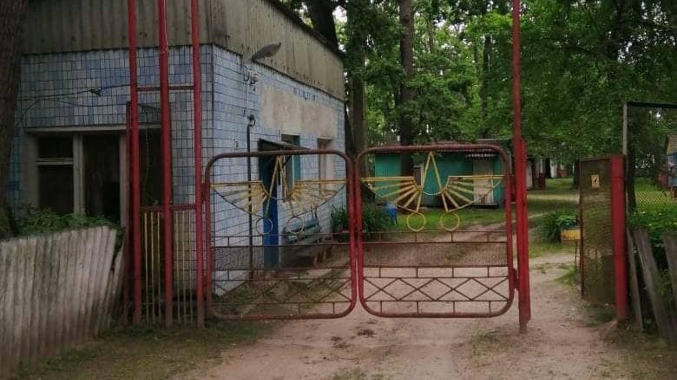 Дети провалилися в выгребную яму под Киевом — один ребенок погиб