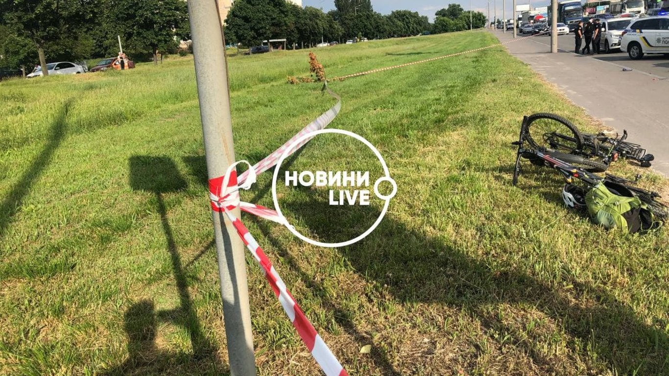 Смертельное ДТП в Киеве на Кольцевой — велосипедист погиб — видео