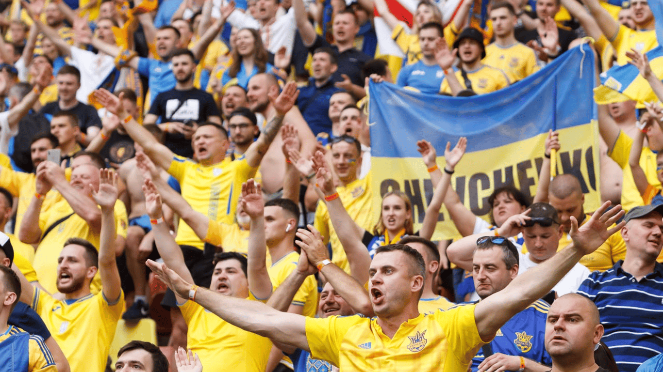 На матче Украина – Македония фаны исполнили хит "Путин – х**ло"