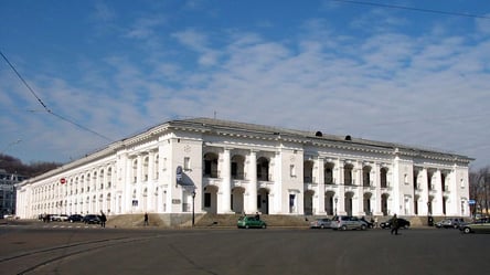 "Наконец-то": Гостиный двор в Киеве перейдет в собственность Минкульта - 285x160