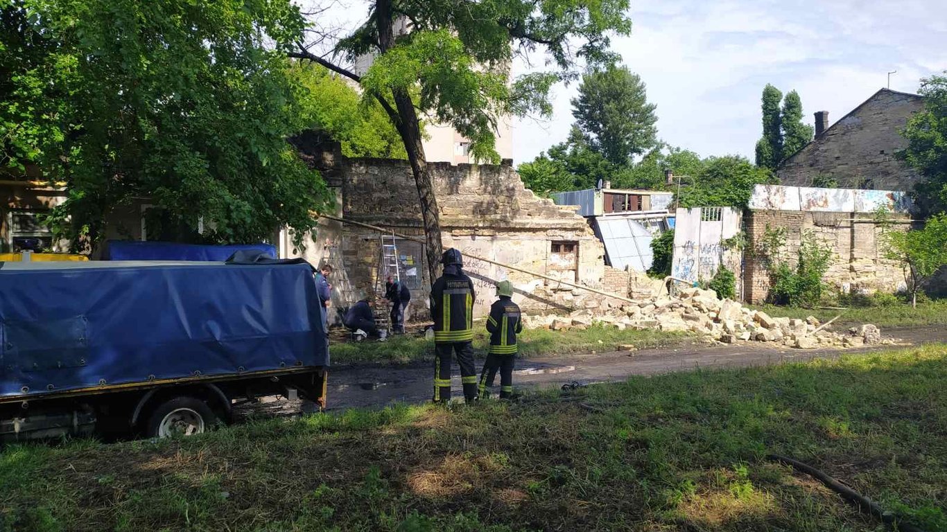 В Одессе стена упала на газовую трубу