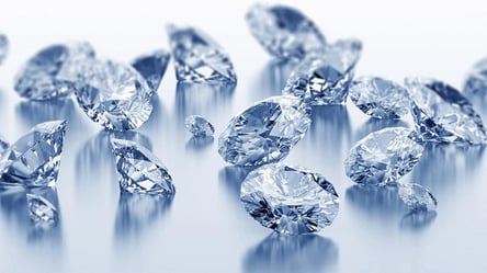 В "Борисполе" нашли в багаже партию бриллиантов на 1 млн гривен. Видео - 285x160
