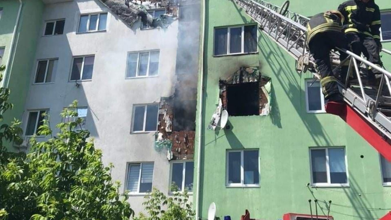 Под Киевом произошел взрыв в многоэтажке: есть пострадавшие