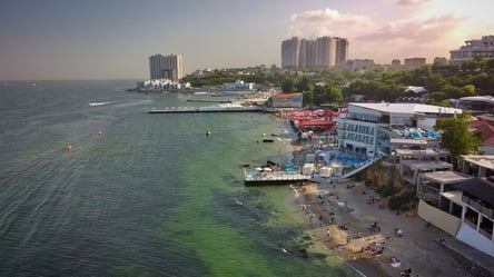 В Одессе опасно позеленело море. Фото, видео - 285x160