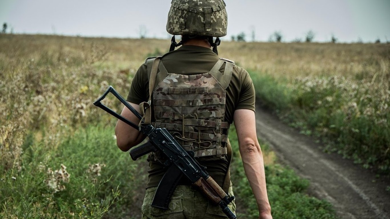 Війна на Донбасі — український воїн отримав осколкове поранення