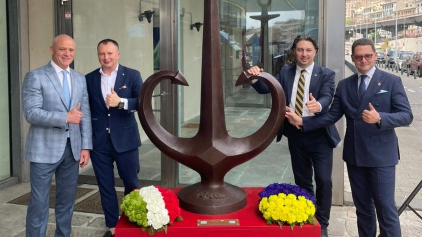 В Генуе открыли туристический символ Одессы " Якорь-сердце"