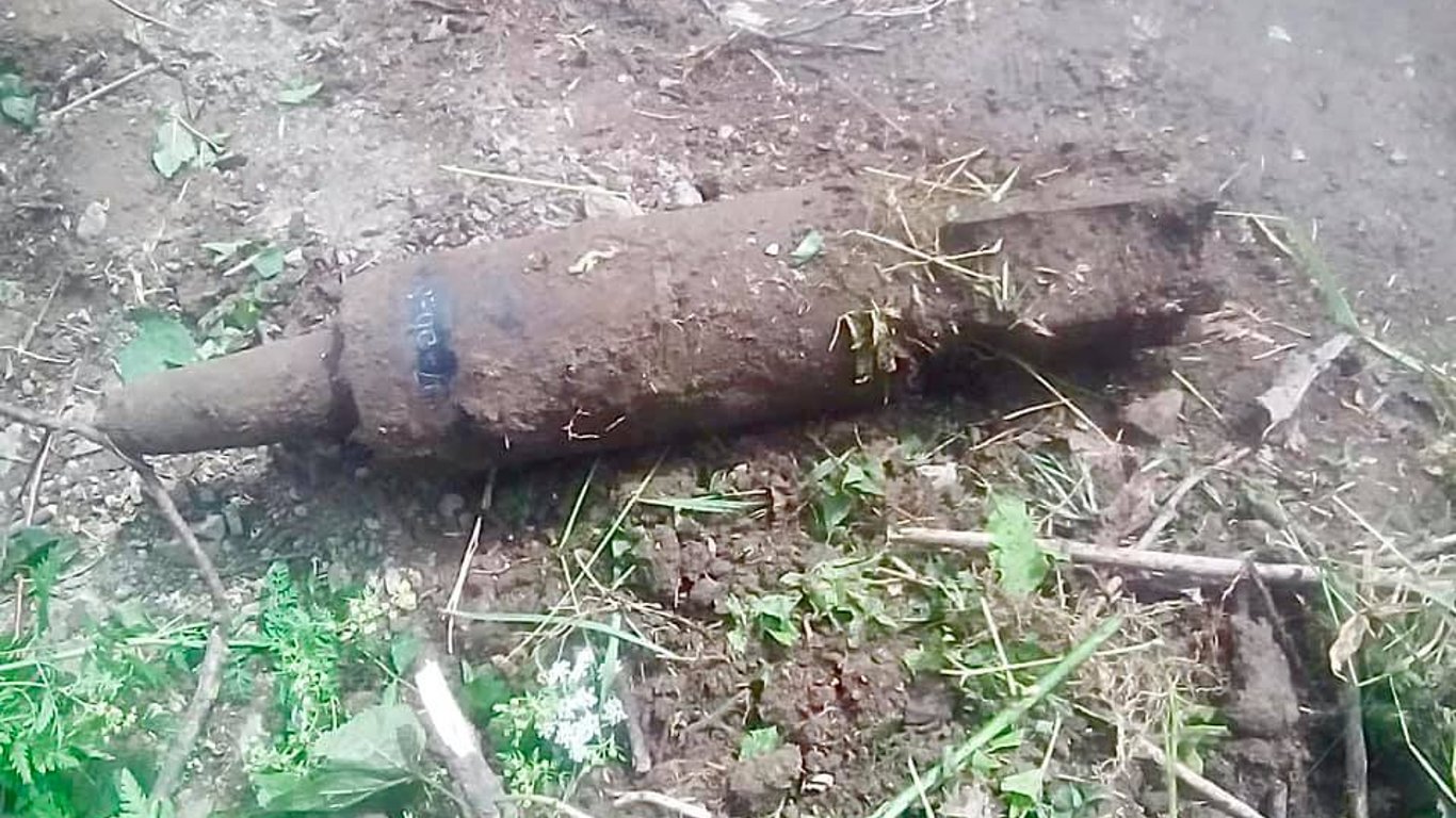 На Одещині під час ремонту траси знайшли артилерійські снаряди