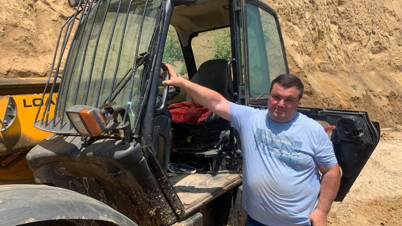 В Одесской области фермер помогал спасателям расчищать оползень на побережье