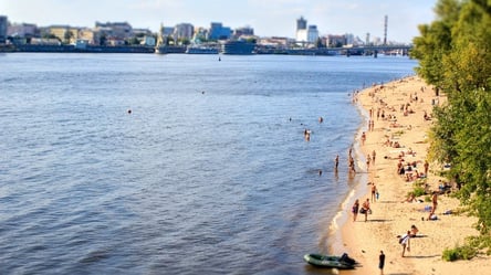 На пляжах Києва заборонили купатися через кишкову паличку: де саме - 285x160
