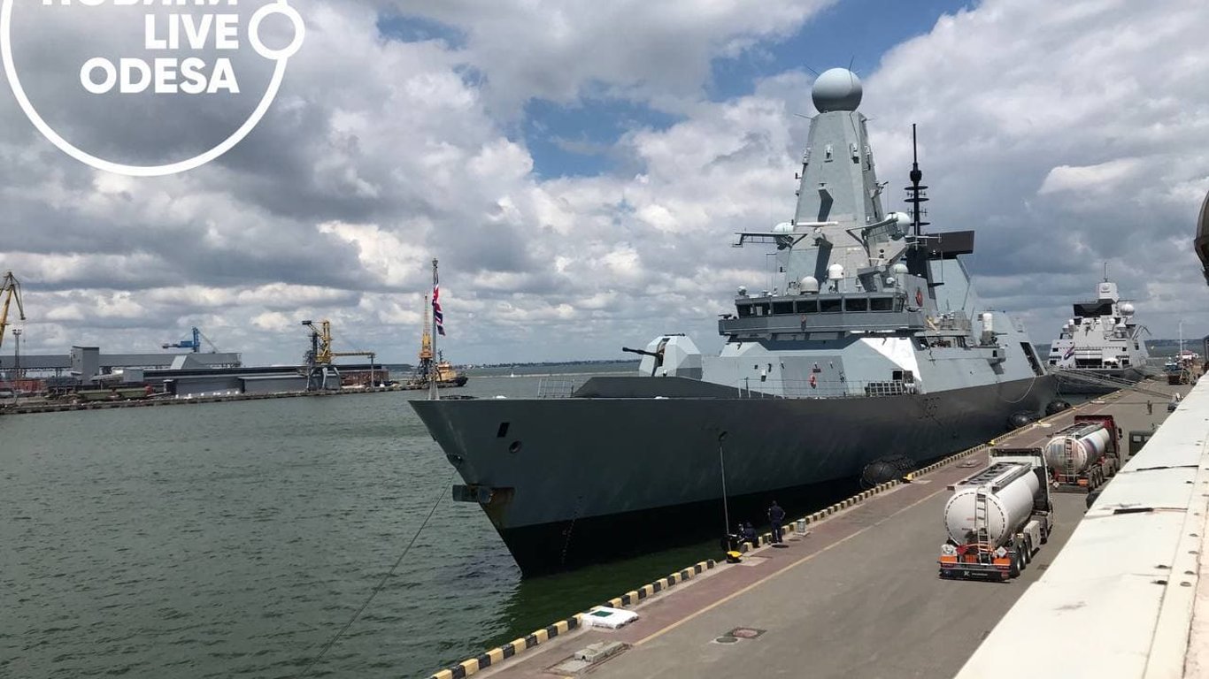 Обстрел Россией британского эсминца Defender - новые подробности инцидента