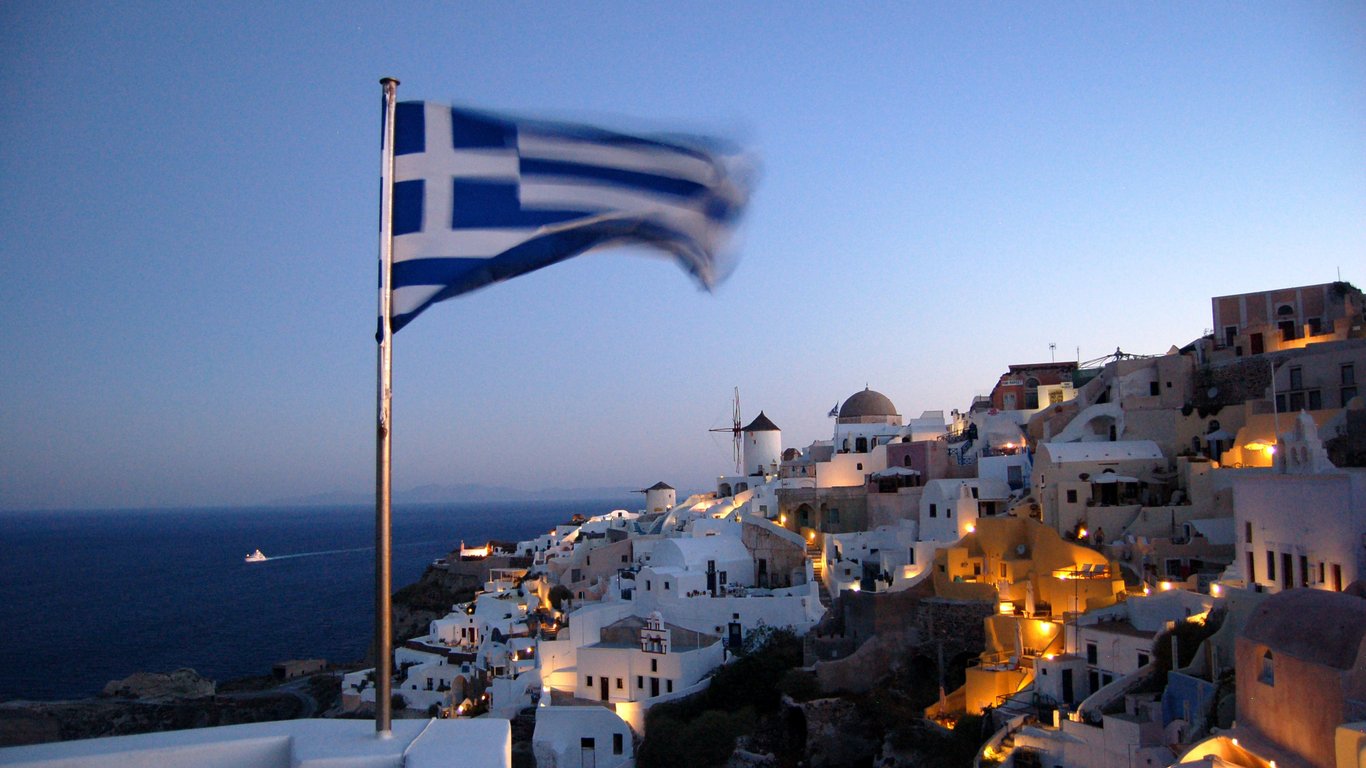 Украинские туристы застряли в Греции - что случилось и как их вернут домой