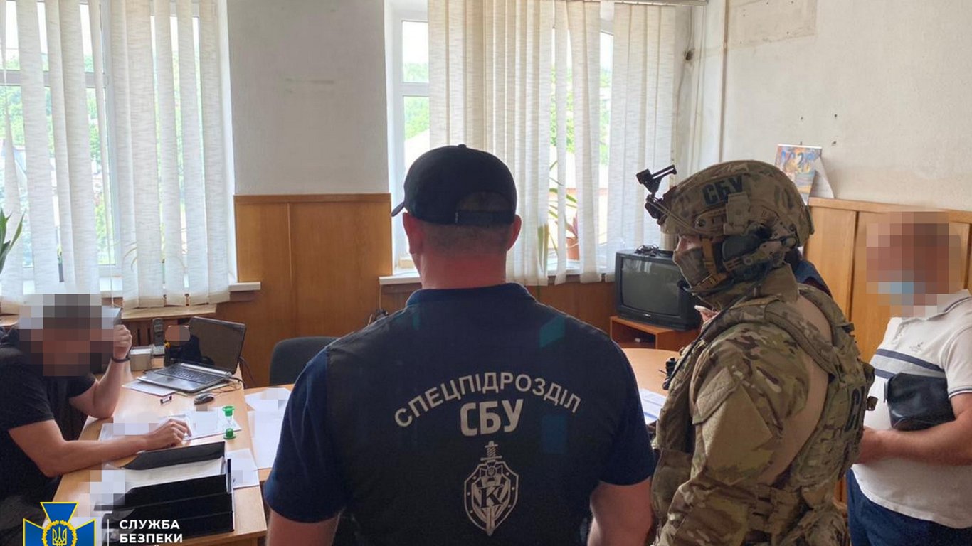 На Харьковщине задержали полицейских, которые пытали наркозависимых - подробности