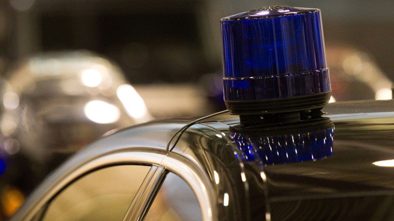 В Одесі поліцейські оштрафували чоловіка, який їздив по місту із спецсигналом