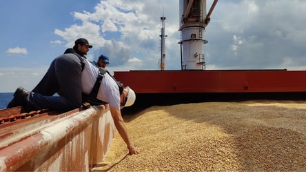 Прорыв морской блокады: еще три судна с зерном вышли из портов Одесчины - 285x160