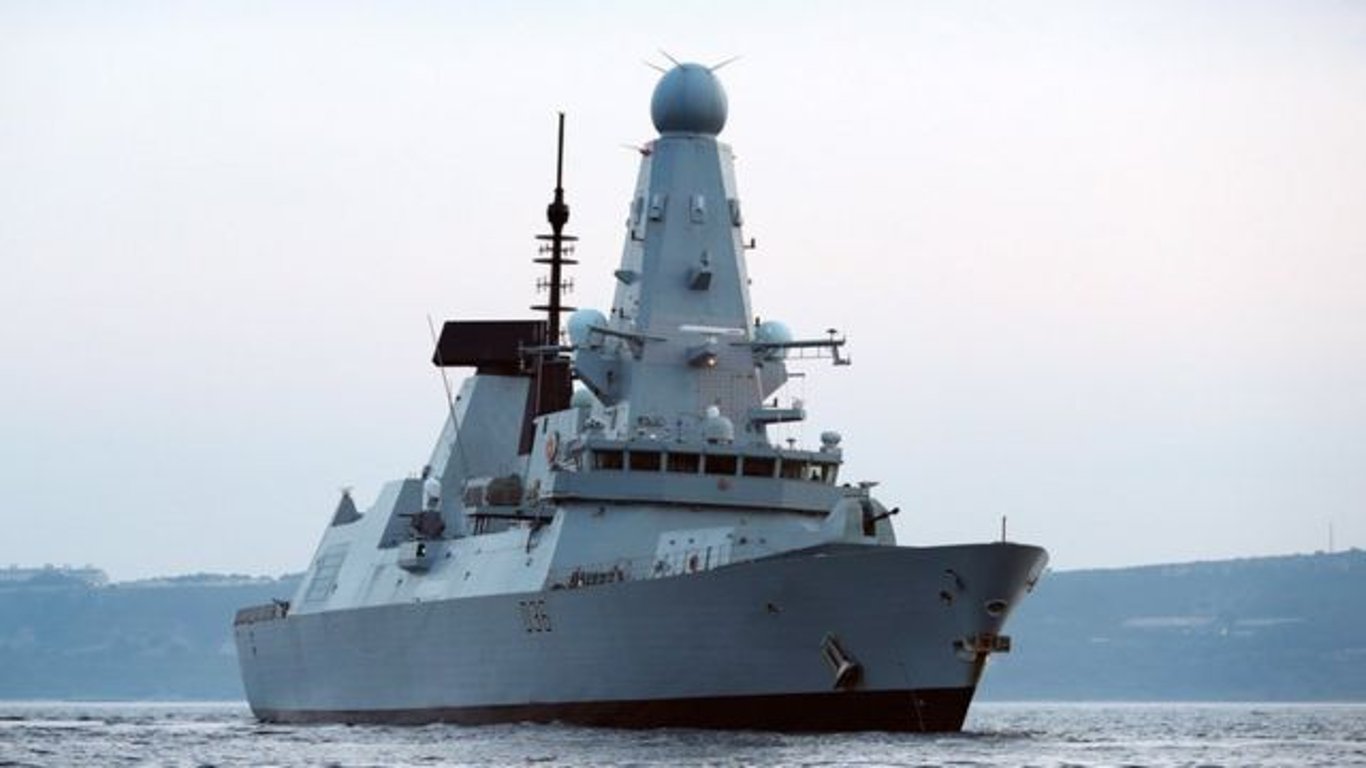 У Британії пояснили втрату секретних документів щодо місії есмінця Defender