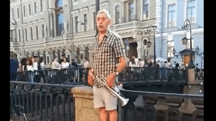 Гимн Украины зазвучал в Санкт-Петербурге: музыкант сыграл его посреди улицы - 285x160