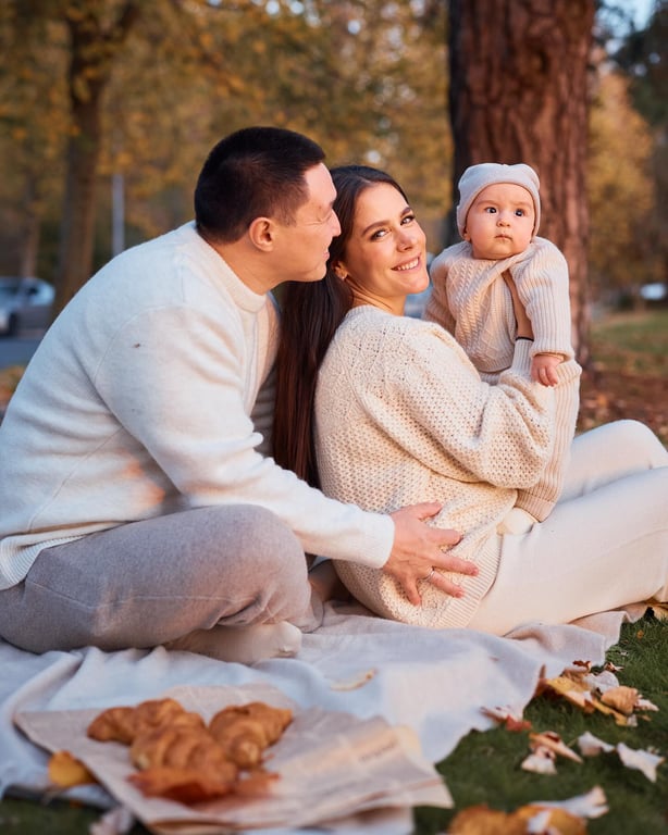 Телеведуча Іванна Онуфрійчук з сином і чоловіком
