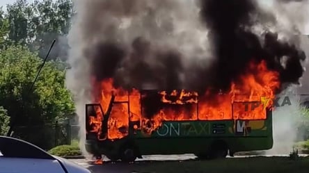 У Харкові вщент згоріла маршрутка, всередині якої були пасажири. Фото, відео - 285x160
