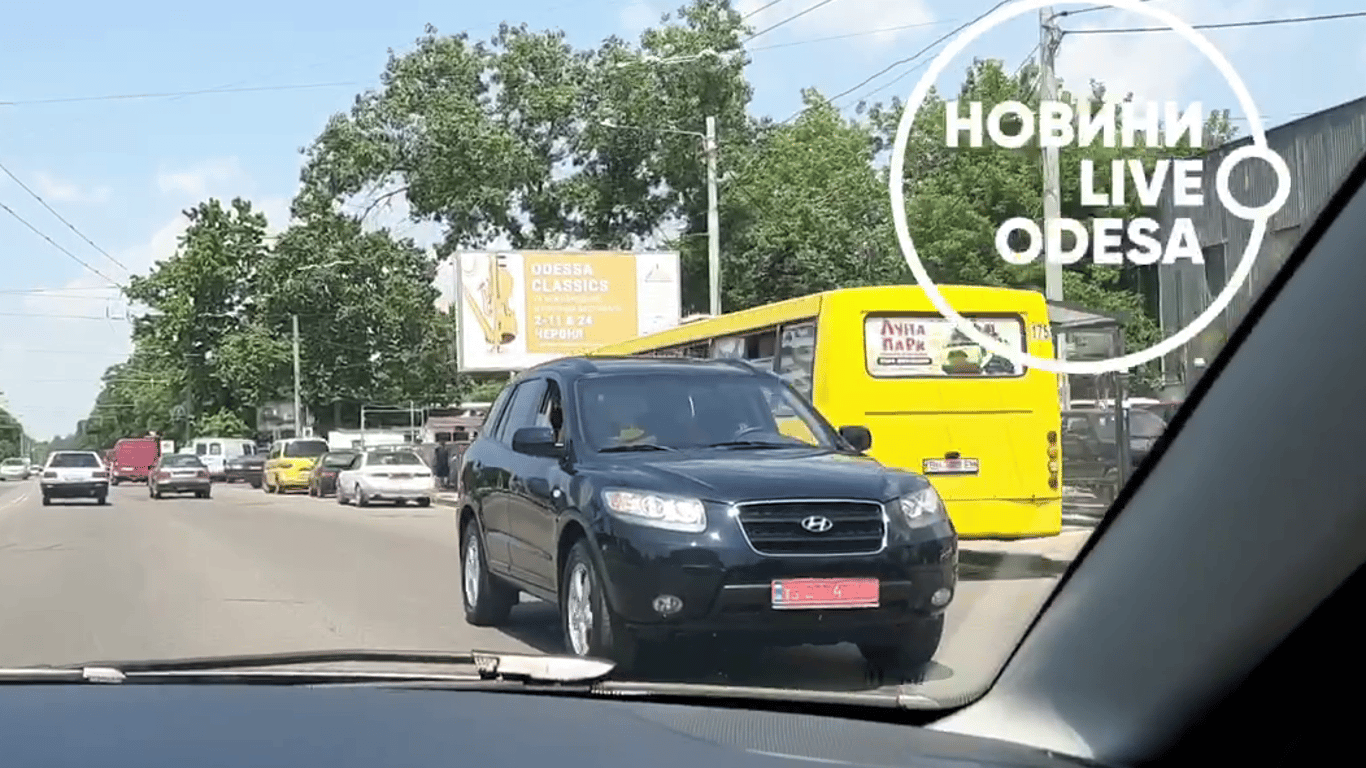 В Одессе автолюбитель шокировал участников дорожного движения манерой езды