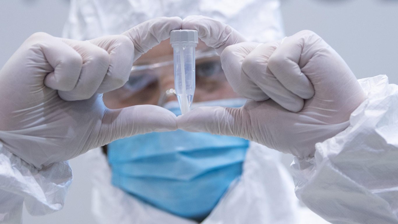 Нову мутацію коронавірусу виявили в Чехії - чим небезпечна