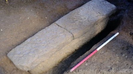 В Британии найден необычный древнеримский саркофаг: чем он особенный - 285x160