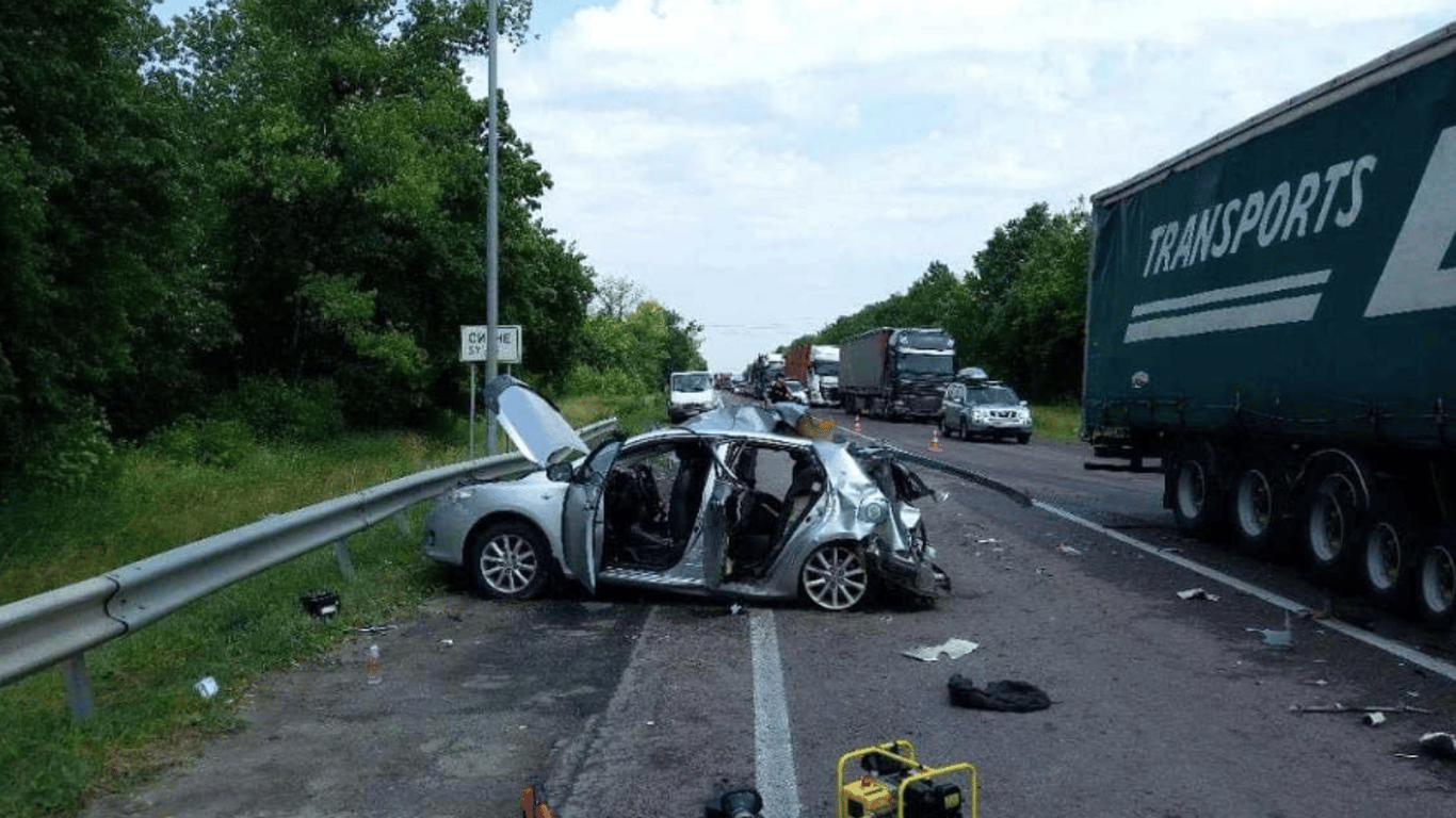 Смертельное ДТП на трассе Киев-Чоп - погибли двое иностранцев 30 июня