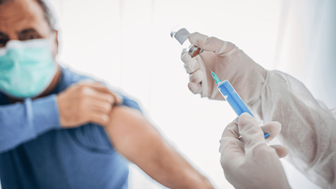 Вторая доза вакцины - в Минздраве дали инструкцию