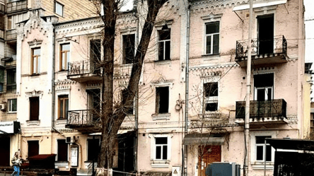 Уникальный "дом с мухами" в Киеве уничтожают: намеренно ли сооружение доводят до аварийного состояния - 285x160