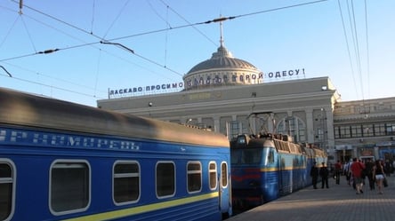 Через негоду два потяги до Одеси затримаються: які та на скільки - 285x160