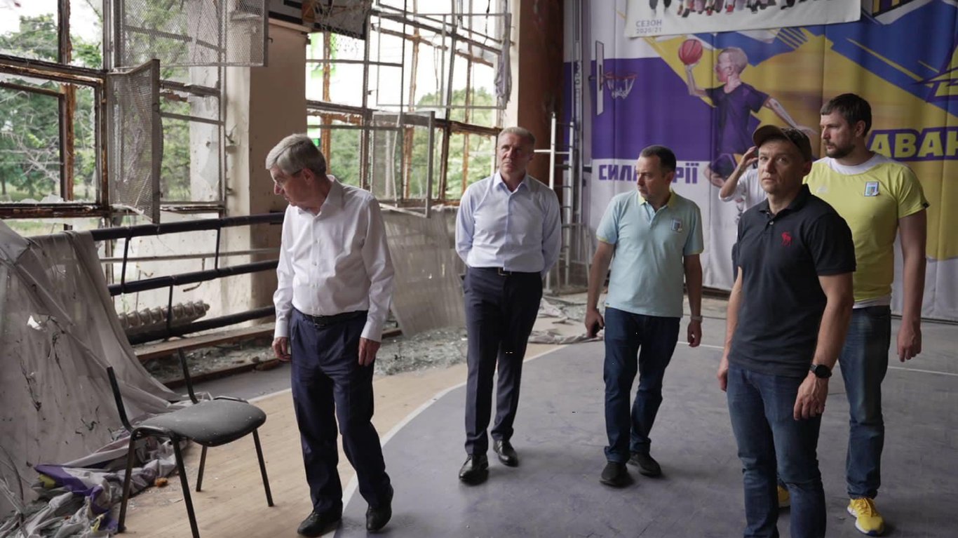 Томас Бах в спорткомплексе Авангард