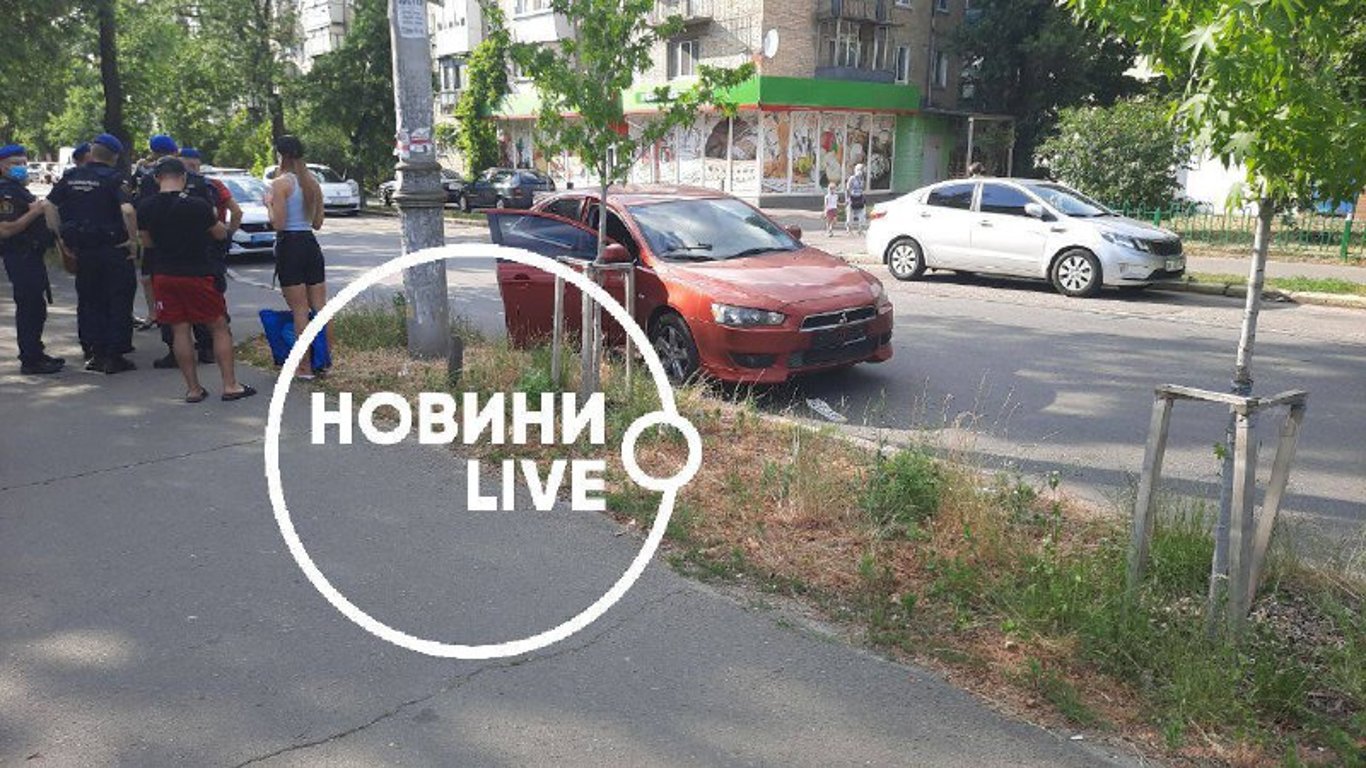 В Киеве Mitsubishi сбила на дороге 5-летнего ребенка