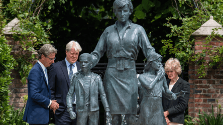 Принци Гаррі та Вільям відкрили пам'ятник принцесі Діані - як це було - 285x160