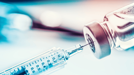 Вакцинация против COVID-19: в Минздраве заговорили о вероятности прививки третьей дозой - 285x160
