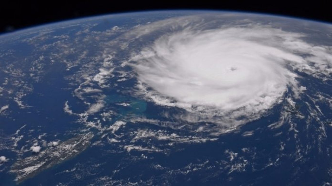 Ураган "Эльза" направляется в США