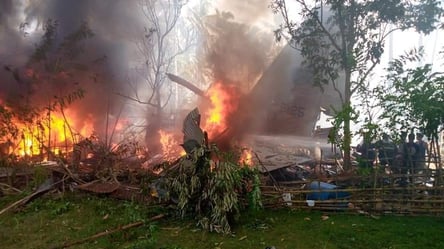На Филиппинах разбился военный самолет: что известно - 285x160