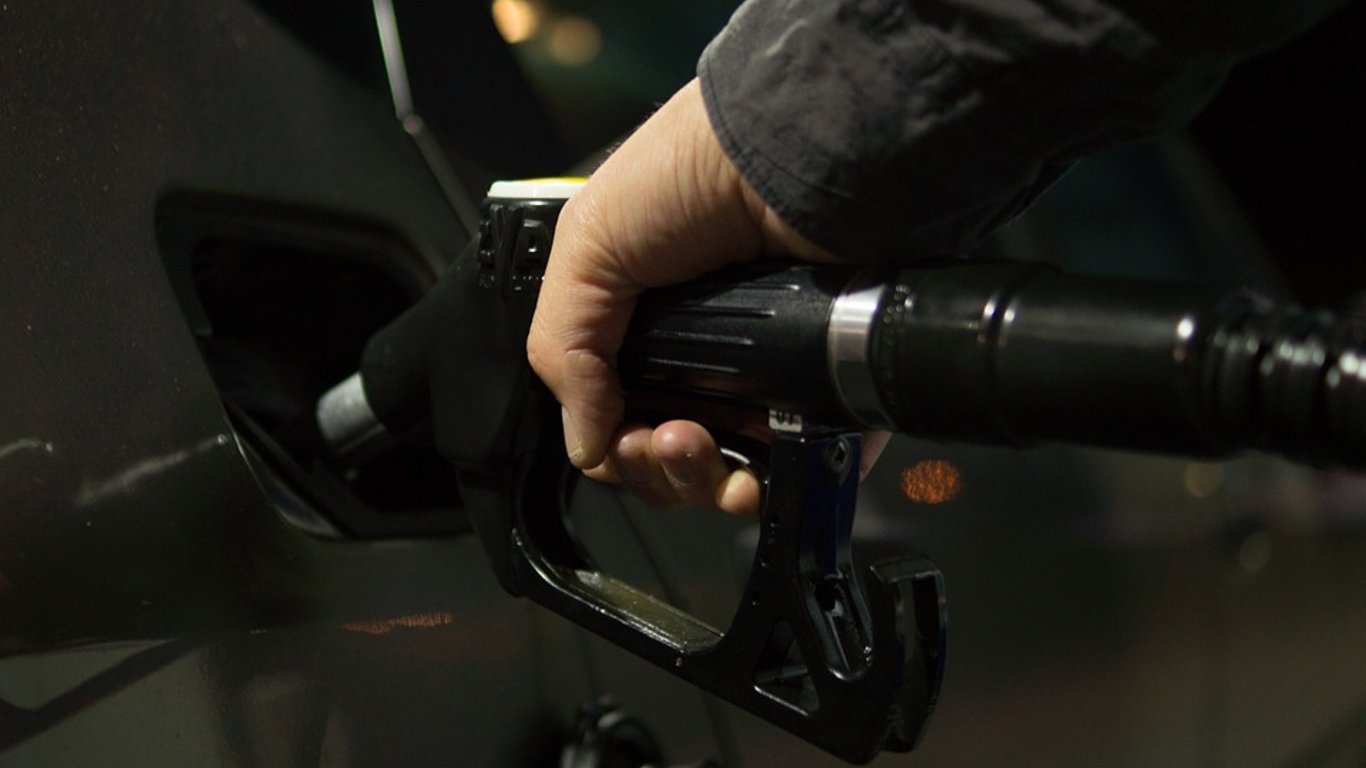 Цены на топливо - 5 июля Минэкономики обновило цены на бензин и ДТ