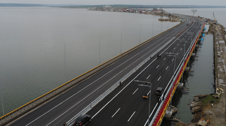 В Одесской области достроили мост через Хаджибейский лиман: работы продолжались два года. Видео - 285x160