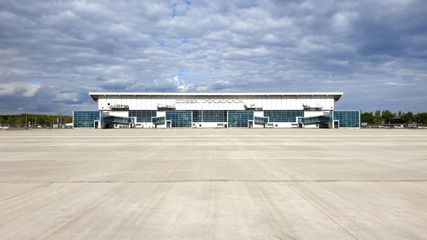 В Одесском аэропорту устроят забег по новой ВПП
