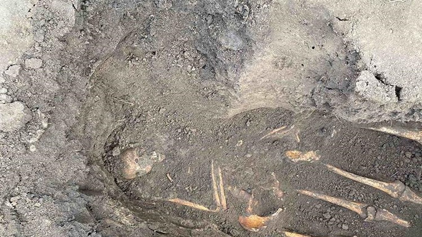 На Тернопольщине женщина обнаружила скелеты в огороде - откуда там человеческие останки
