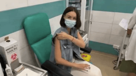 В Киеве блогерша вакцинировалась от COVID-19 и случайно подставила клинику: почему Минздрав проверит заведение - 285x160