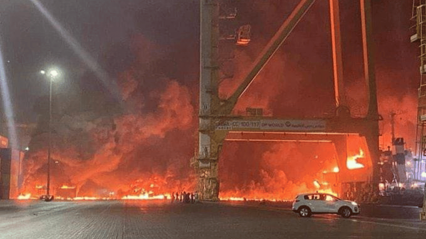 Взрыв в Дубае на корабле 7 июля - фото, видео