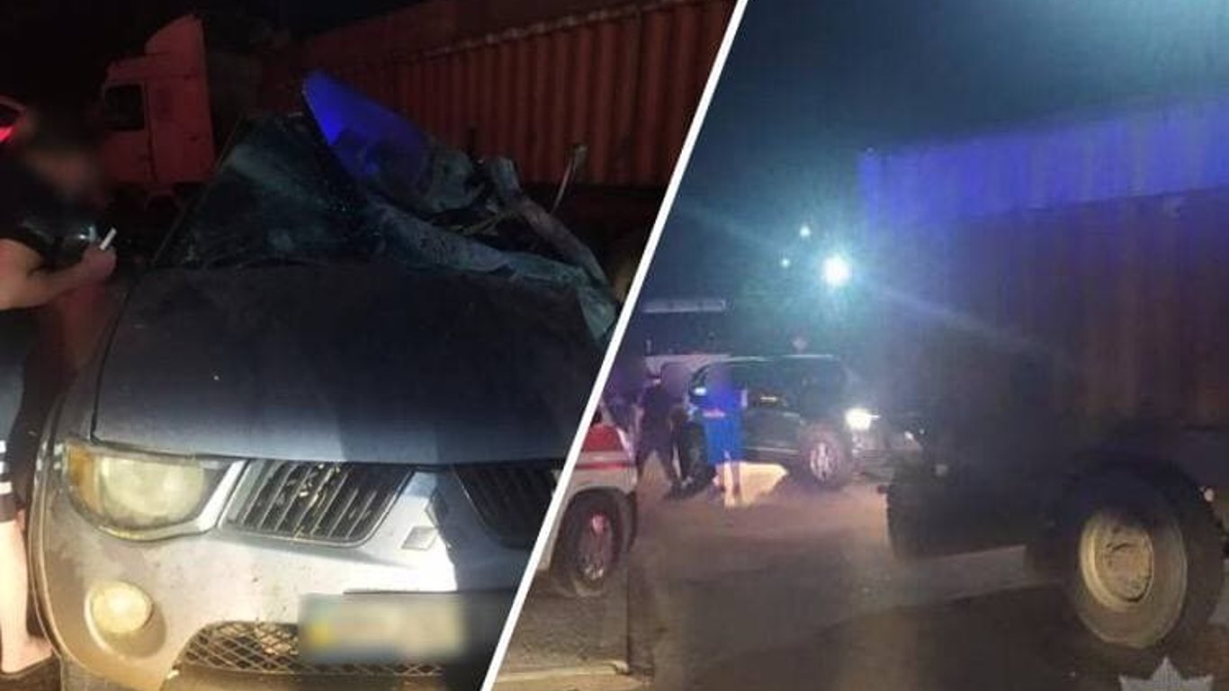 В Одесской области столкнулись Mitsubishi и грузовик