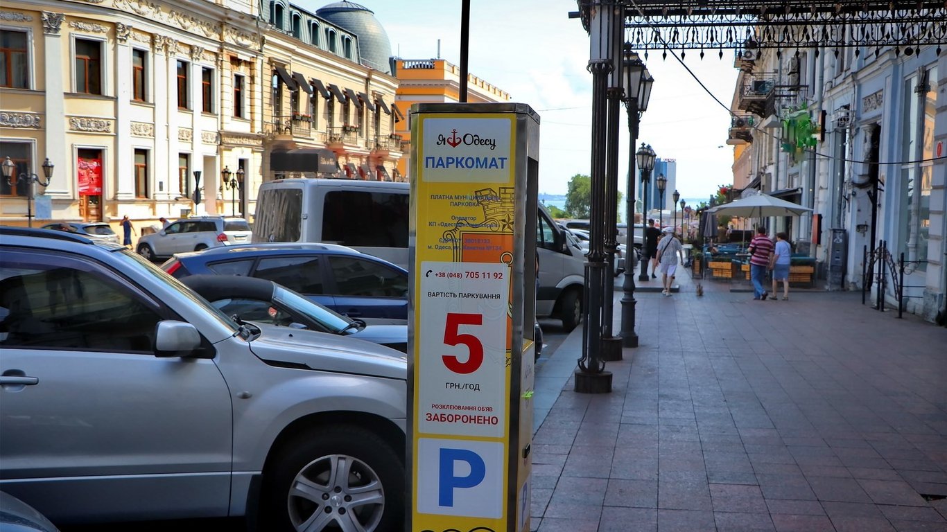 Як заробляють нелегальні паркувальники в Одесі
