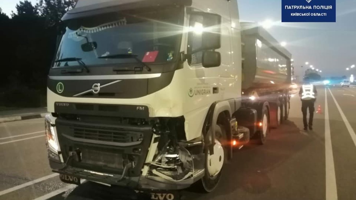 ДТП на Житомирской трассе: мопедист попал под грузовик