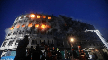 У Бангладеш загорівся завод: загинули понад 50 працівників - 285x160